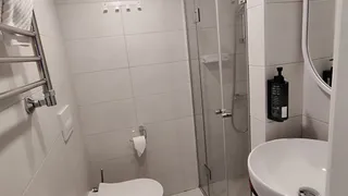 Сыплю 5 ложек в унитаз - унитаз становится белее снега: все дело в смеси, которая найдется практически на каждой кухне