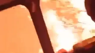 Машина МЧС попала в огненную ловушку на месте лесного пожара под Рязанью