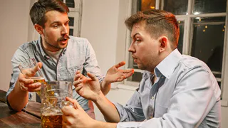 Пили спиртное и играли в домино: во Владимирской области мужчина лишился зрения после потасовки