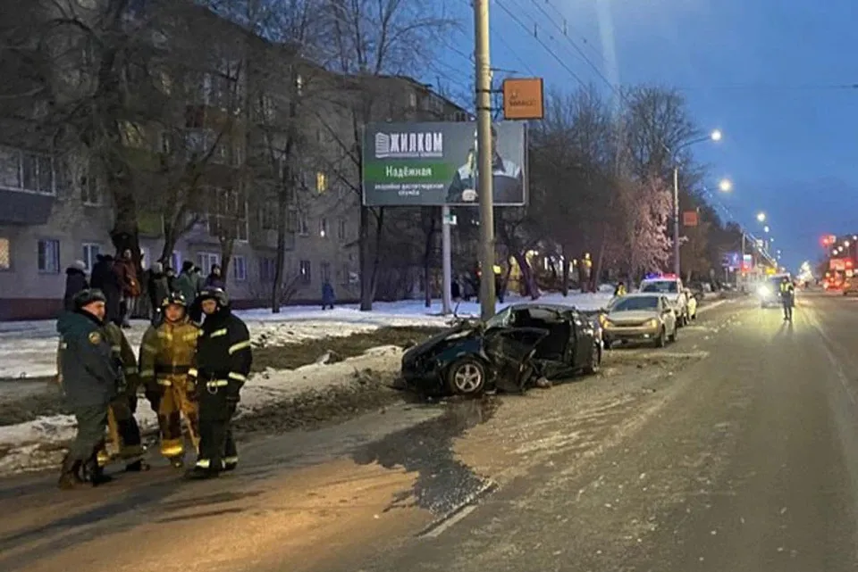 Чудом остался жив: водитель Honda Rafaga в Челябинской области выжил после жесткого столкновения с опорой ЛЭП