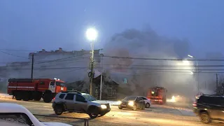 Пожар на улице Есенина в Рязани: горит деревянный дом