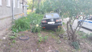 В Рязани пьяный водитель во дворе сбил девушку и 2-летнего ребенка 