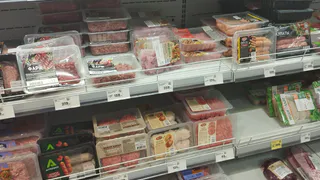 Ученые назвали самое вредное мясо — нельзя есть даже здоровым, а мы его покупаем каждый день и детям даем 