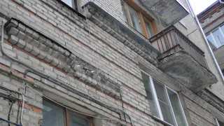 Дом на Циолковского рассыпается по кирпичикам