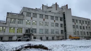 Во Владимире приступили к замене витражей на фасаде Дворца ДЮТ