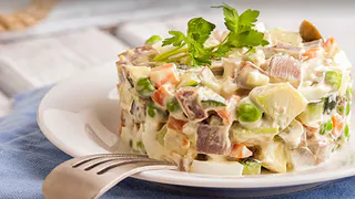 Летом никогда «Винегрет» и «Шубу» не готовлю: Салат «Чингисхан» — лучшая альтернатива «зимним» закускам