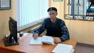 Пристав в суде оказал первую помощь женщине, у которой случился приступ эпилепсии