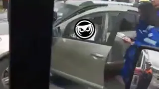 В Пензе на улице Карпинского водитель автомобиля умер за рулем