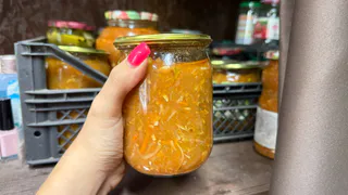 Готовлю такую овощную заготовочку каждый сезон и не меньше 20 банок: в погребе надолго не задеживается - просто и вкусно