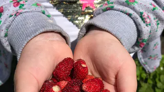 Лесные ягоды и полевые цветы: Instagram-подборка даров из лесов и полей Рязанской области