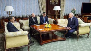 Лукашенко поблагодарил Нарышкина за регулярный обмен разведданными