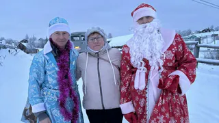 Врачи Усинской амбулатории поздравили ветеранов сельского здравоохранения с наступающим праздником