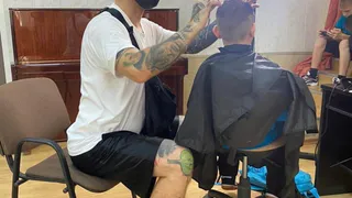 12 парикмахеров бесплатно сделали прически детям из школы-интерната