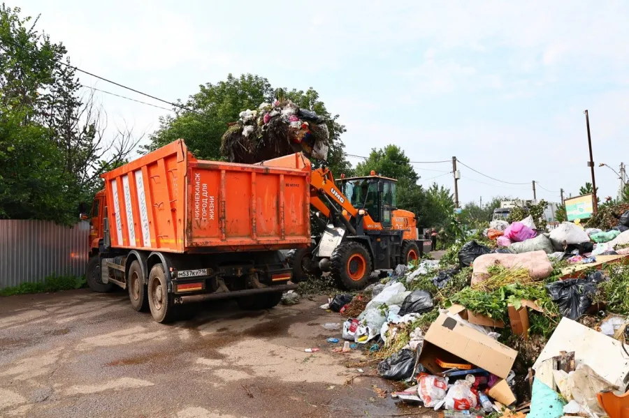 Крупнейшее СНТ в Нижнекамске продолжает тонуть в мусоре