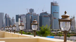 Зарплаты до 8000 долларов и бесплатная земля — но не всё так просто: как живут Лихтенштейн, Оман и Катар