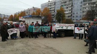 В Канищеве прошел митинг против сноса рынка. На пикет даже пришлось вызвать наряд полиции