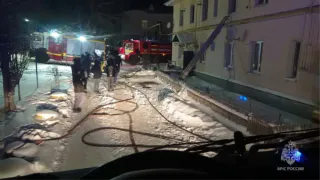 В Лениногорске пожарные вынесли из пылающего дома 58-летнюю женщину