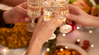 Как ублажить Зеленую Змею и разбогатеть: что необходимо поставить на новогодний стол 2025