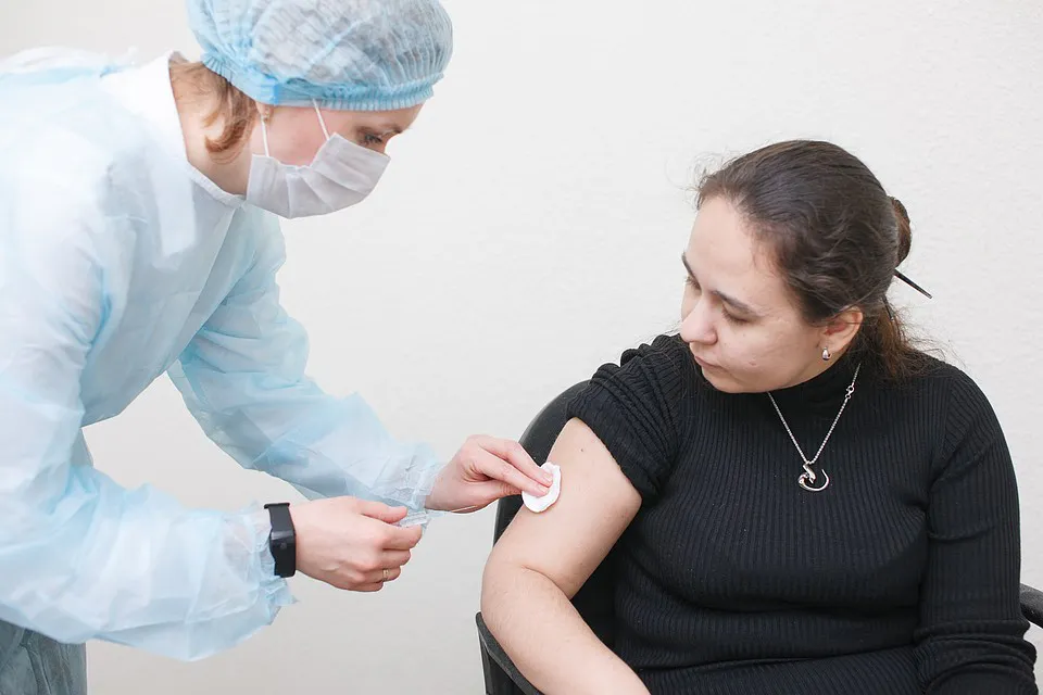 Вакцинация продолжается: прививки можно сделать в ТЦ Нижнекамска