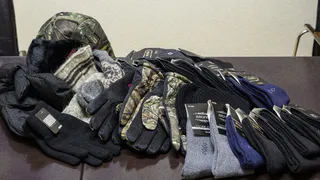 Брянский депутат Михаил Иванов передел теплые вещи для наших бойцов на СВО