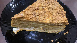 На Новый год торт не покупаю, готовлю сама: меньше часа на готовку и минимум ингредиентов - а вкус превосходит все ожидания