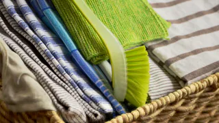 Полы можно не мыть по 3 недели: всего одна ложка на ведро воды и поверхности блестят как зеркало