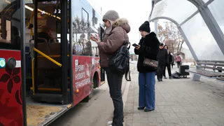 Участники магнитогорского филиала Всероссийского общества слепых проверили оснащение автобусов системой "Говорящий город