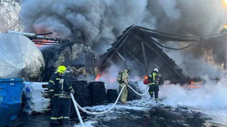 Роспотребнадзор начал проверку после крупного пожара на КРЗ в Рязани