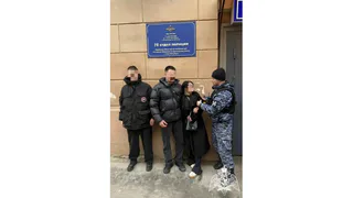 Росгвардейцы сняли туристов из Коми с питерской крыши