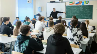 Преподаватели ведущего химического вуза страны готовят школьников Нижнекамска к ЕГЭ