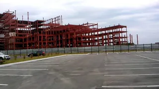 В Брянске возобновили строительство торгового центра возле Лицея  №1