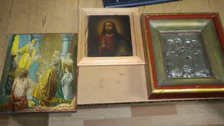 Брянские таможенники нашли три иконы в коробке из-под обуви