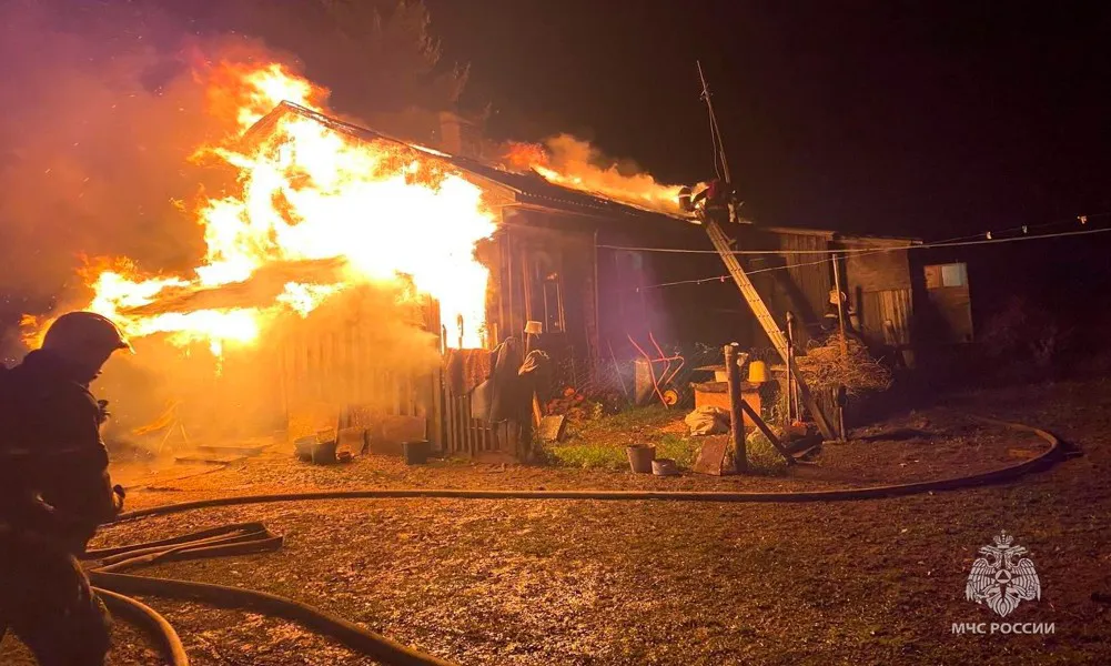 В Суздальском районе при пожаре в деревянном доме погиб мужчина и пострадала женщина