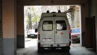 Должны ли работники "скорой помощи" надевать бахилы во время визита к пациенту?