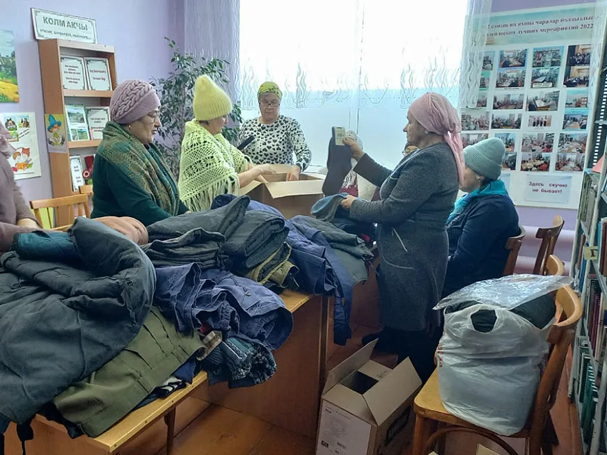 В Нижнекамском районе сельчане вяжут зимние вещи для мобилизованных