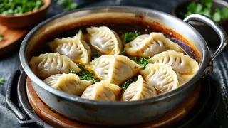 Ни в коем случае нельзя кидайте пельмени в кипяток — все мы готовим их неправильно