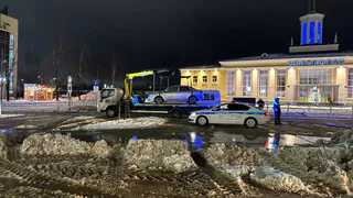 В Сыктывкаре от вокзала эвакуировали машины, блокировавшие проезд снегоочистителей