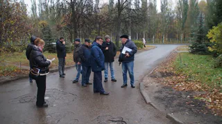 Обход дворовых территорий в Чебоксарах: выявлены проблемы с парковкой, брошенными автомобилями и вывозом мусора