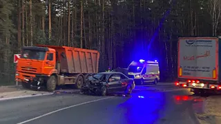 Капот всмятку: на трассе Клепики-Рязань столкнулись Камаз и легковушка