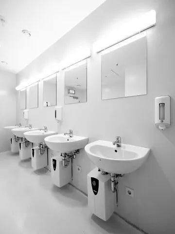 Тайной съемкой девочек в туалете школы под Челябинском заинтересовались в МВД