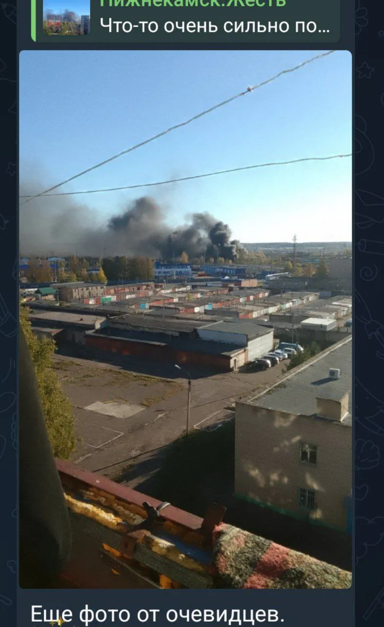 На территории заброшенного завода в Нижнекамске произошел пожар