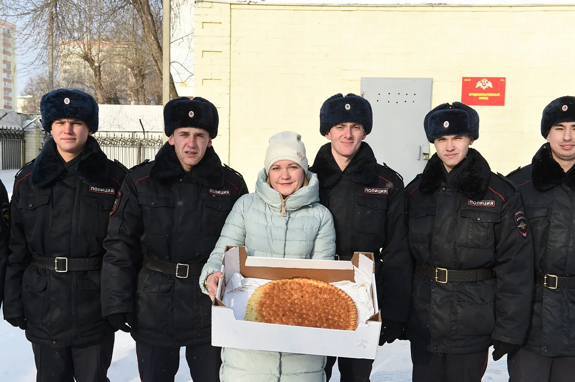 190 банок солений и пироги: чем ещё угощали защитников в Нижнекамске?