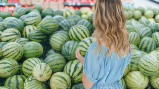 Не по усикам и даже не по попке: сладкий арбуз определяют именно этим непопулярным способом
