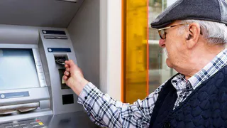 Выгодно или удобно: разбираемся в плюсах и минусах автоплатежей