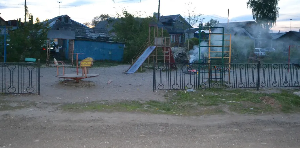 Народная жалоба.Произвол подростков на детской площадке в Соколовке