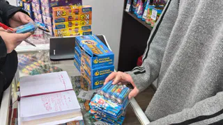 Сотрудники полиции и МЧС Челябинской области изымают пиротехнику в ходе совместных рейдов