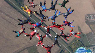 Прыгнуть в никуда: парашютный спорт набирает среди нижнекамцев популярность