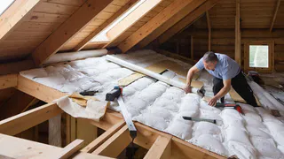 Утеплить крышу без демонтажа кровли - легко. Нашел самый простой и доступный способ: теперь зимой тепло, а летом - прохладно