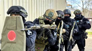 Спецназ и кинологи “разминировали” школу на масштабных учениях в Коми