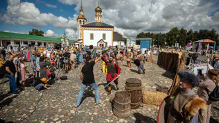 Уникальный иммерсивный спектакль «Суздаль в кино» собрал сотни зрителей и участников